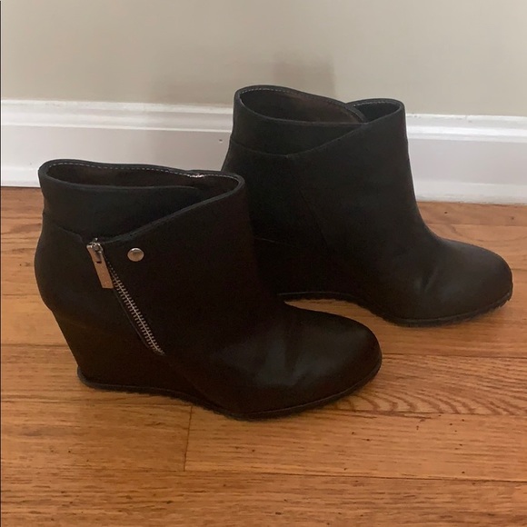 Reaction Kenneth Cole booties - Picture 1 of 4